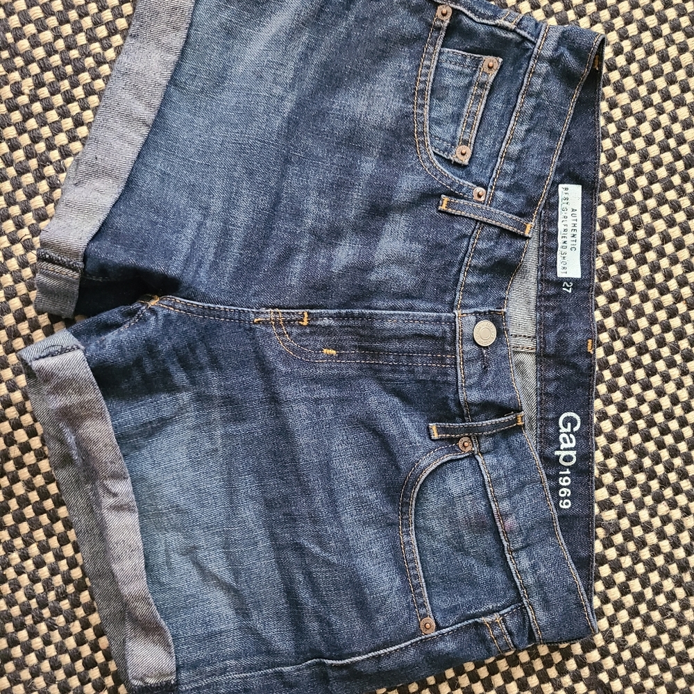 Gap shorts, boyfriend style